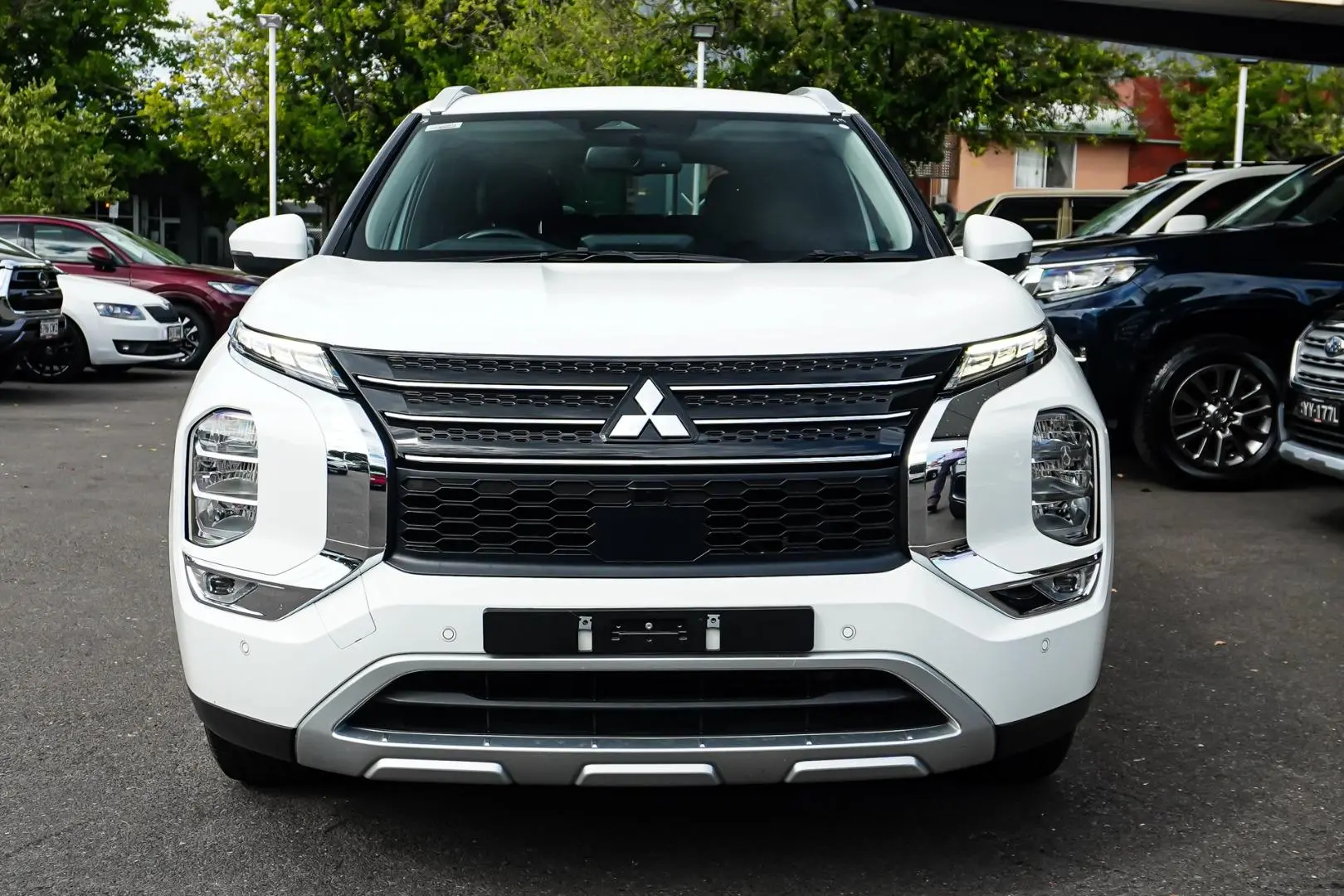 2024 Mitsubishi Outlander Gallery Image 5