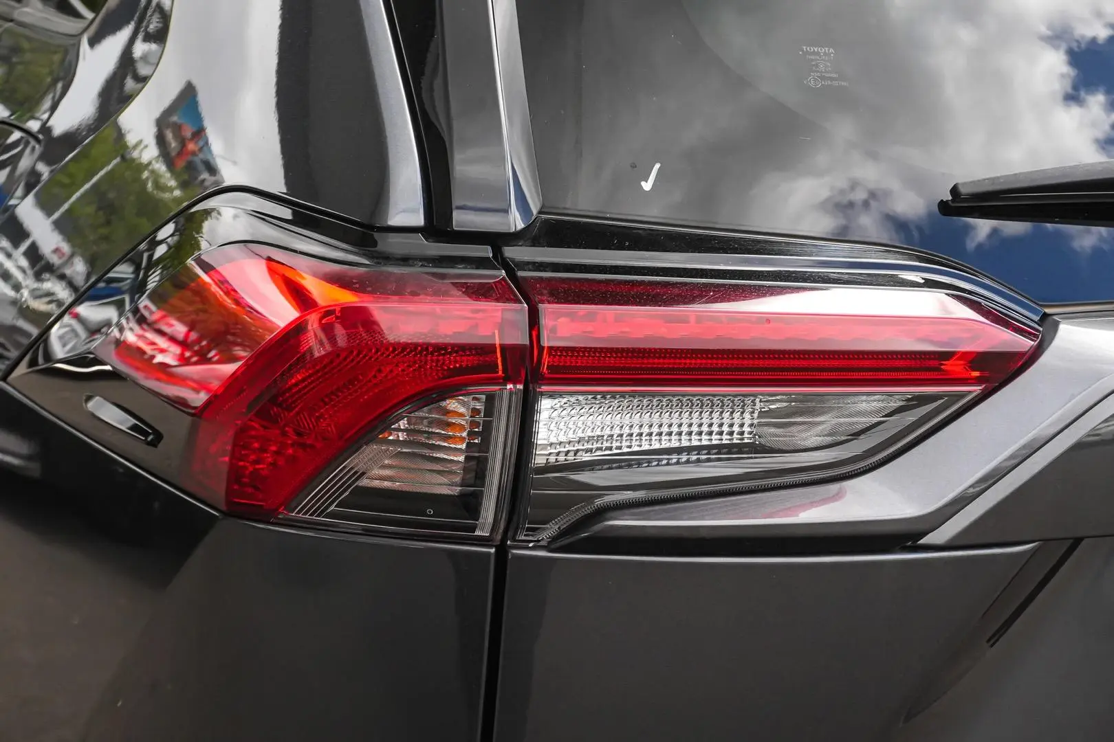 2020 Toyota RAV4 Gallery Image 13