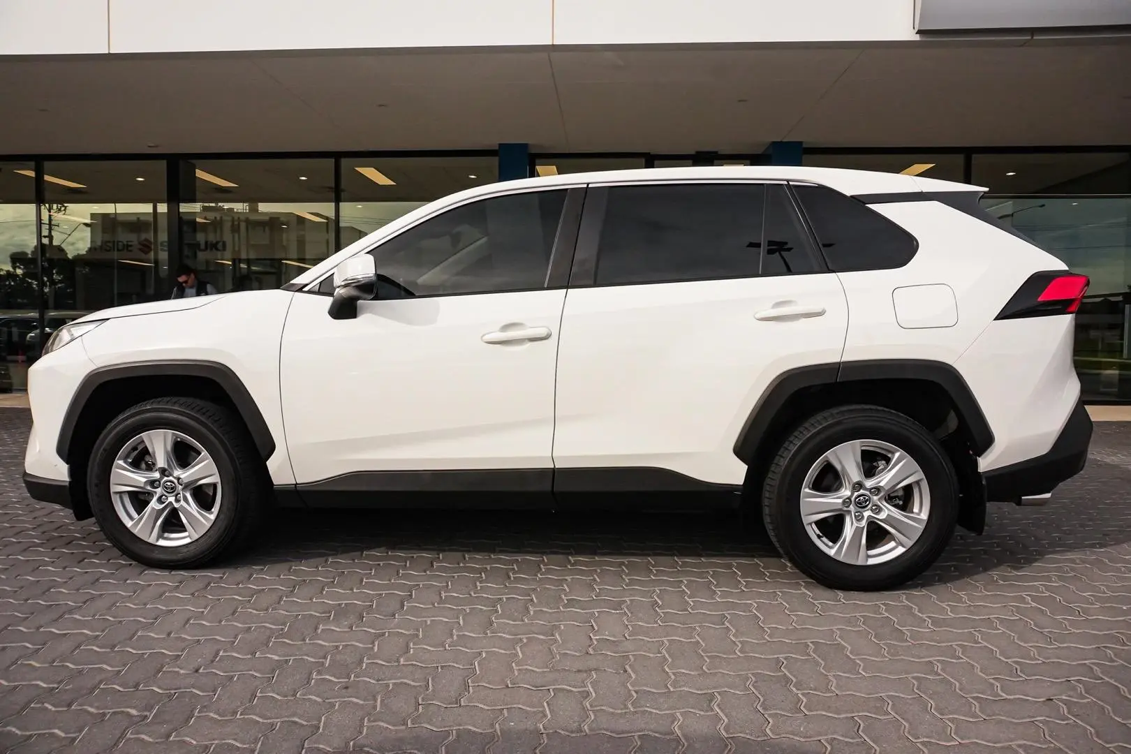 2019 Toyota RAV4 Gallery Image 4