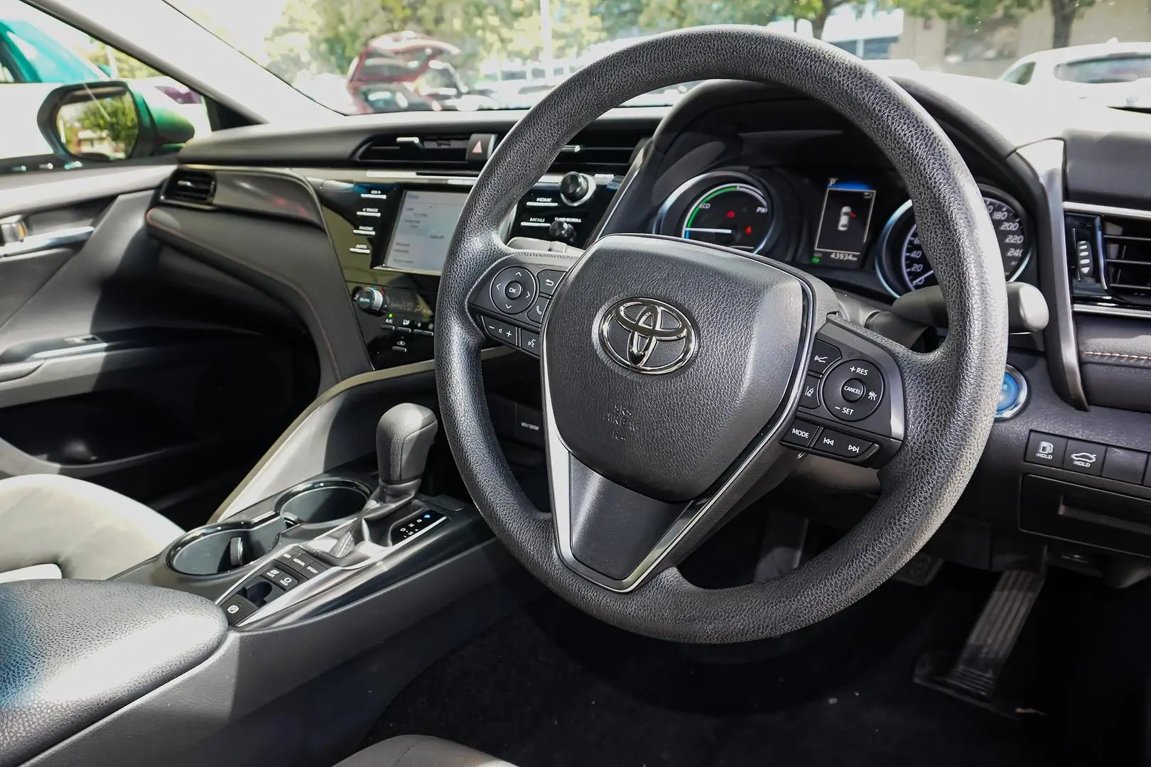 2019 Toyota Camry Gallery Image 6