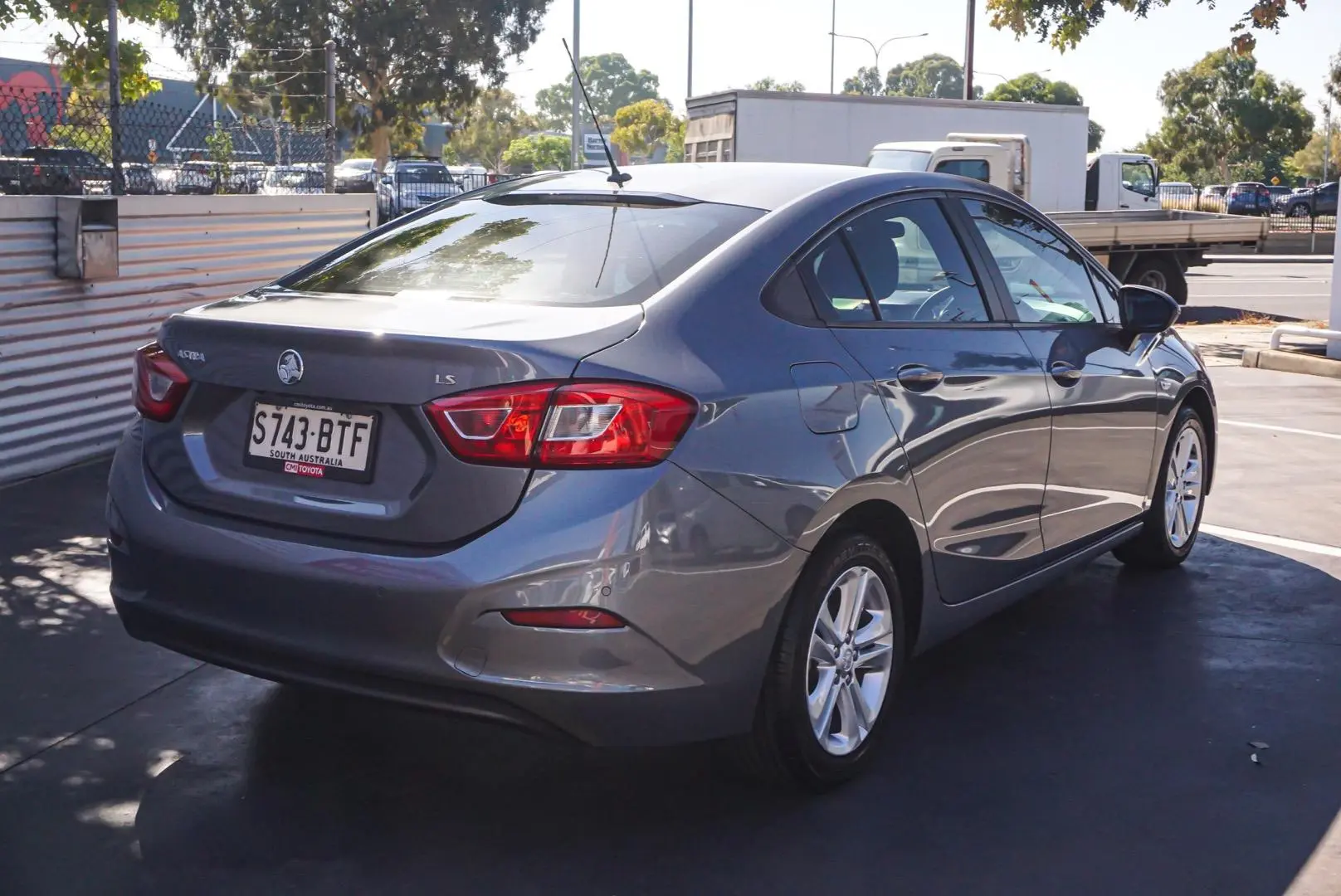 2017 Holden Astra Gallery Image 2