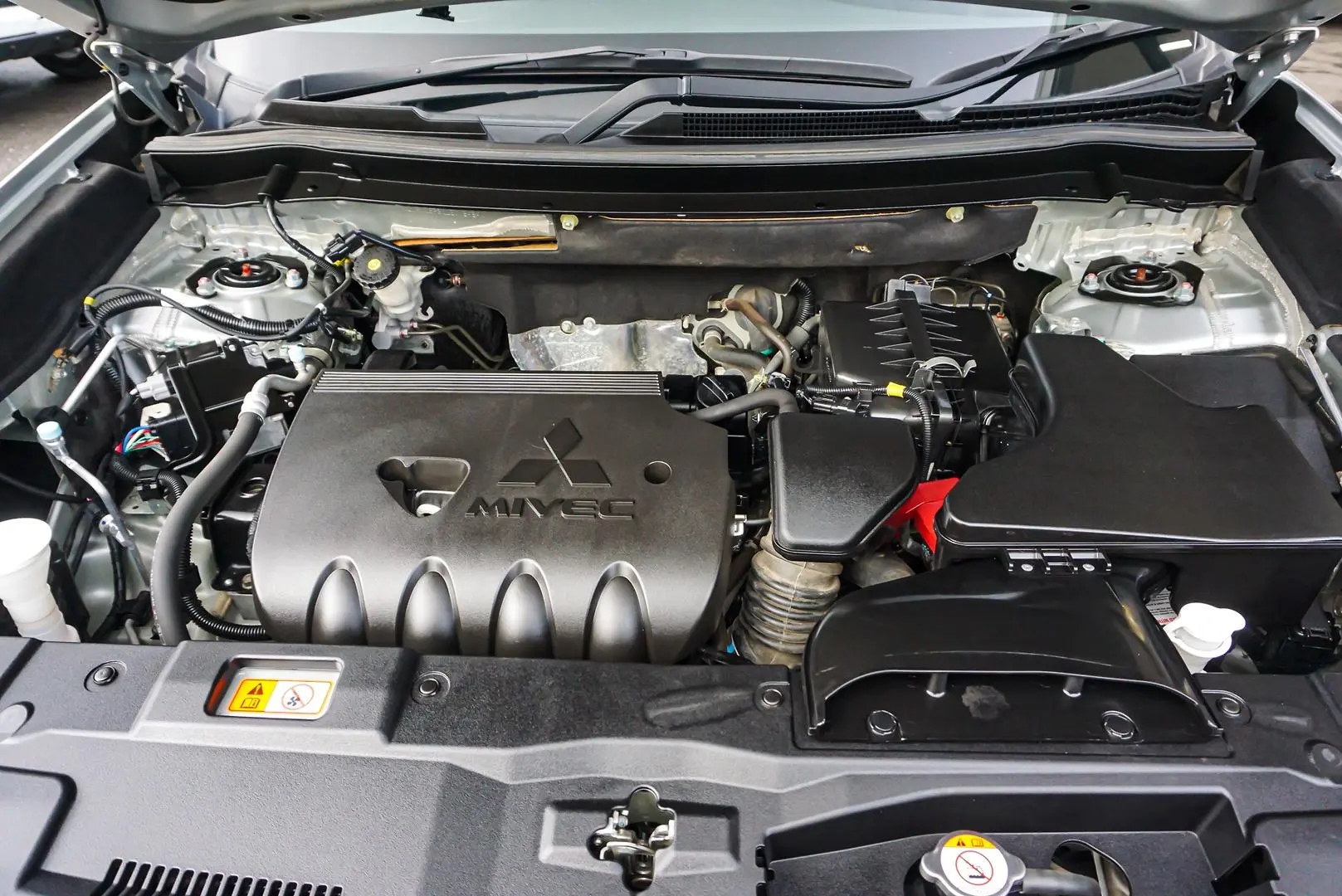 2020 Mitsubishi Outlander Gallery Image 21