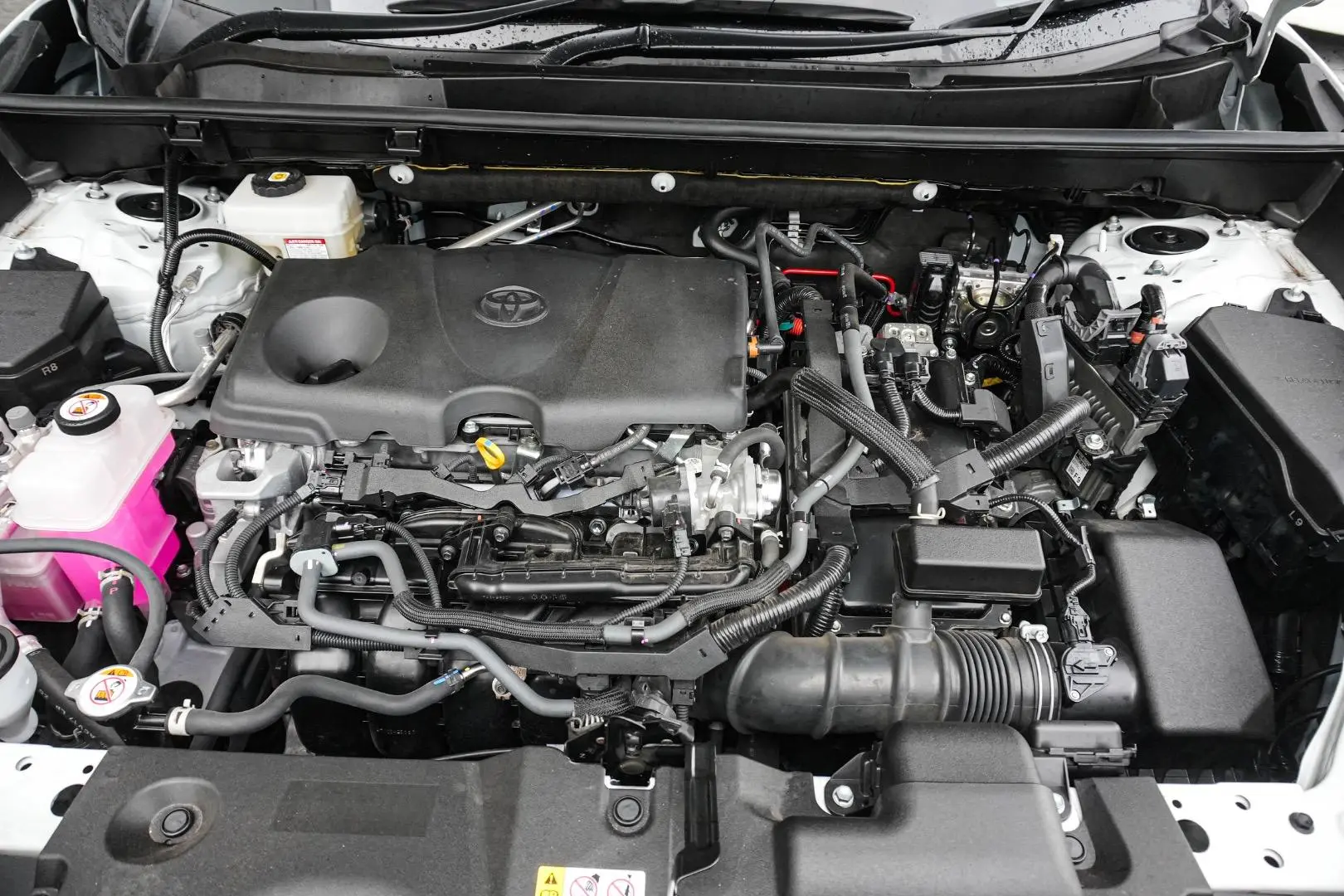 2024 Toyota RAV4 Gallery Image 24