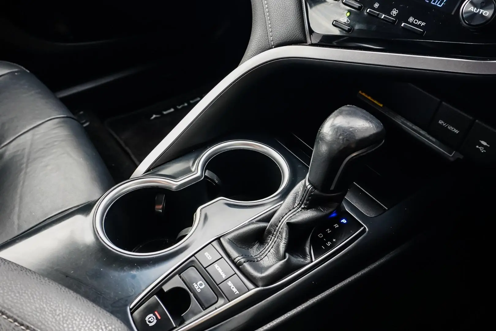 2019 Toyota Camry Gallery Image 18