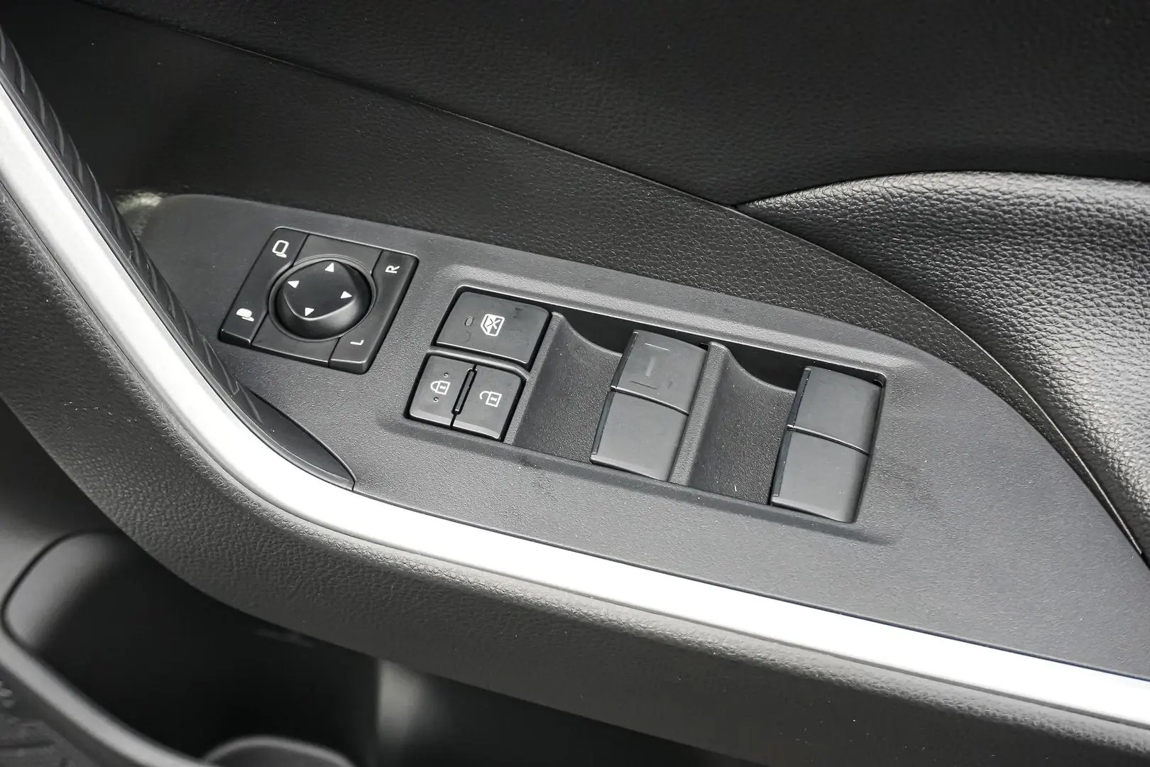 2020 Toyota RAV4 Gallery Image 16