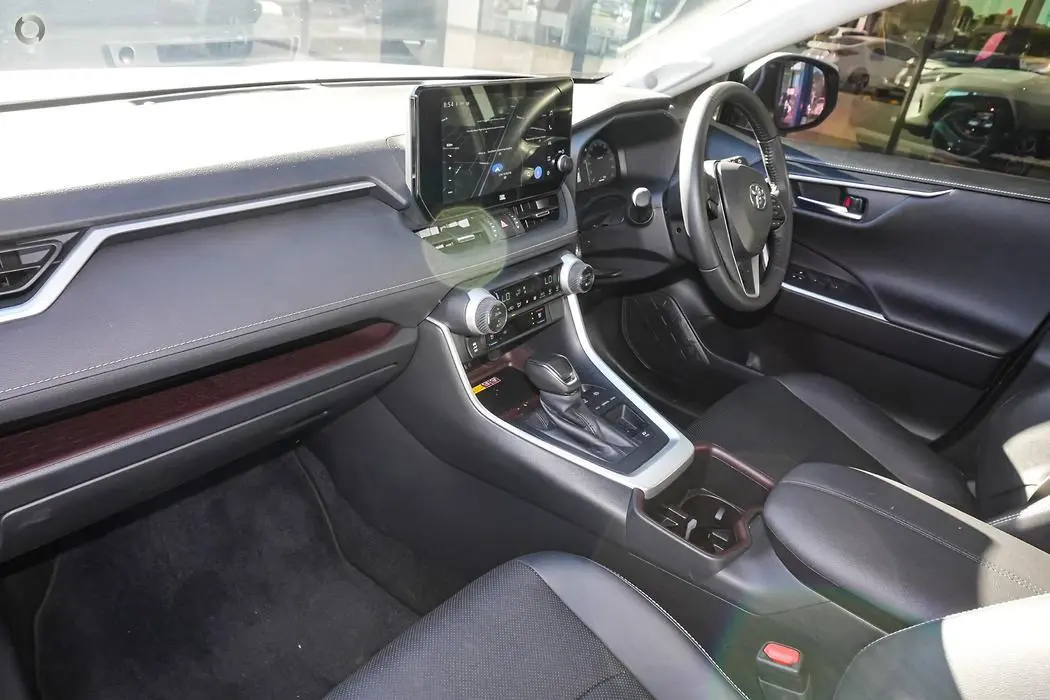 2025 Toyota RAV4 Gallery Image 11