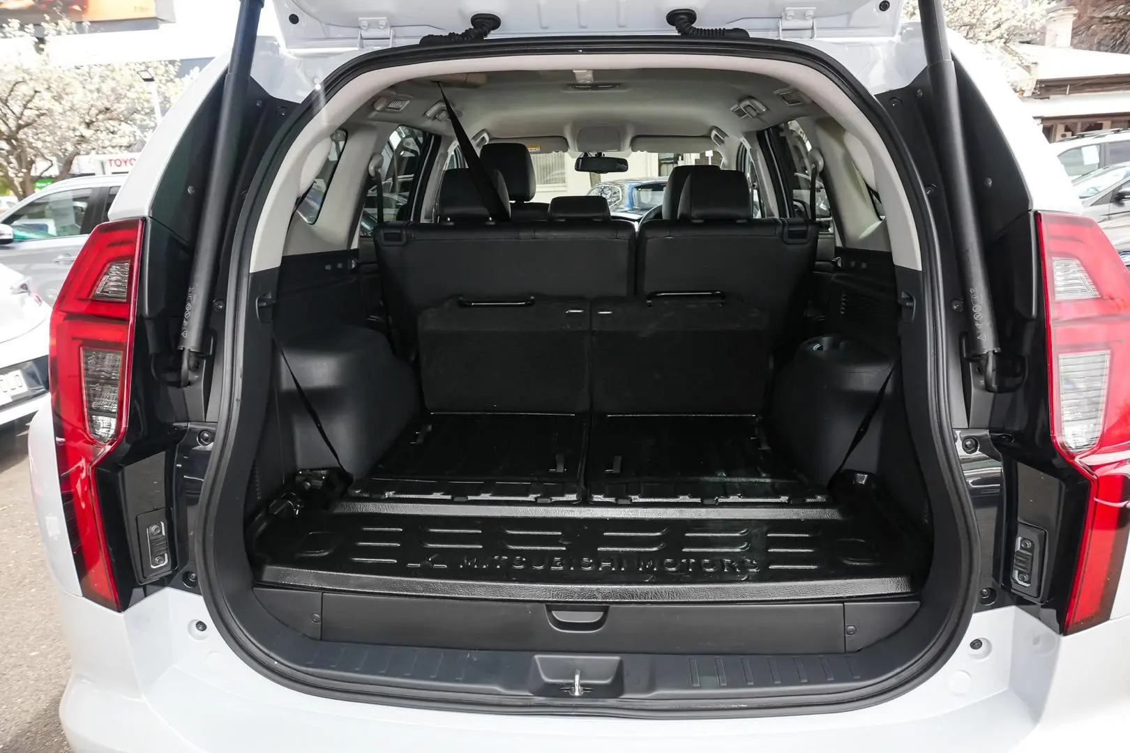 2023 Mitsubishi Pajero Sport Gallery Image 11