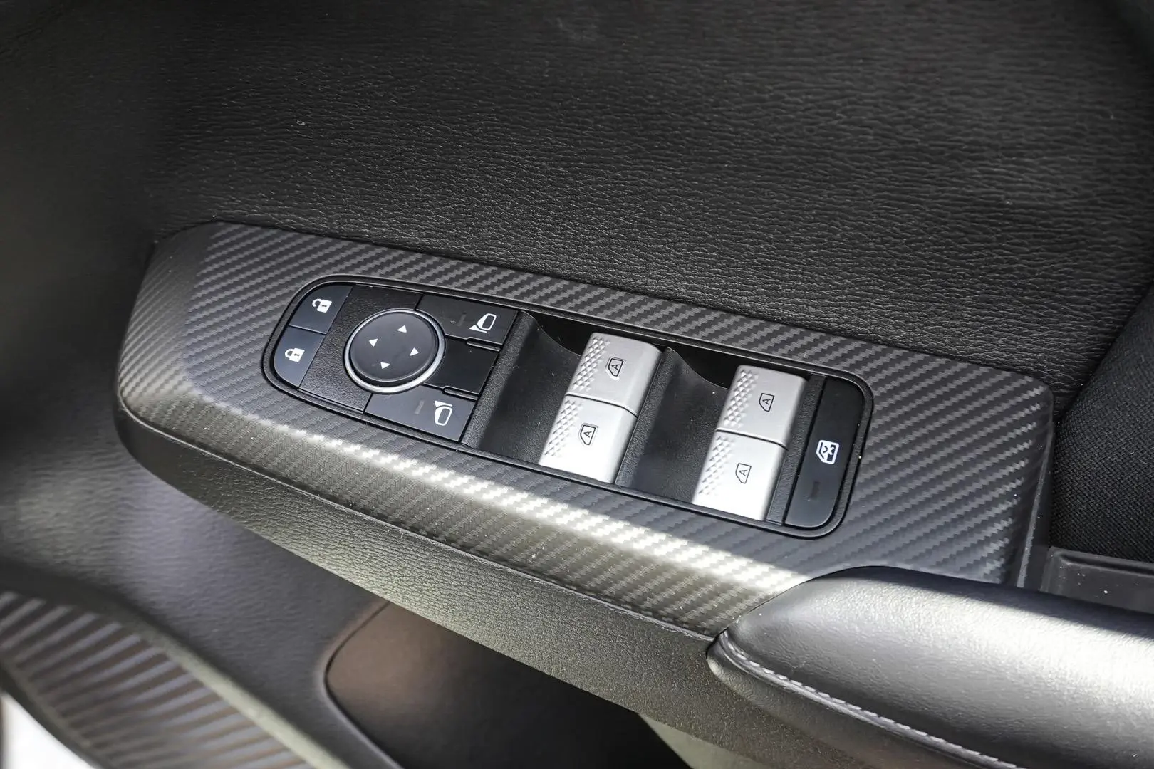 2023 Mitsubishi Outlander Gallery Image 16