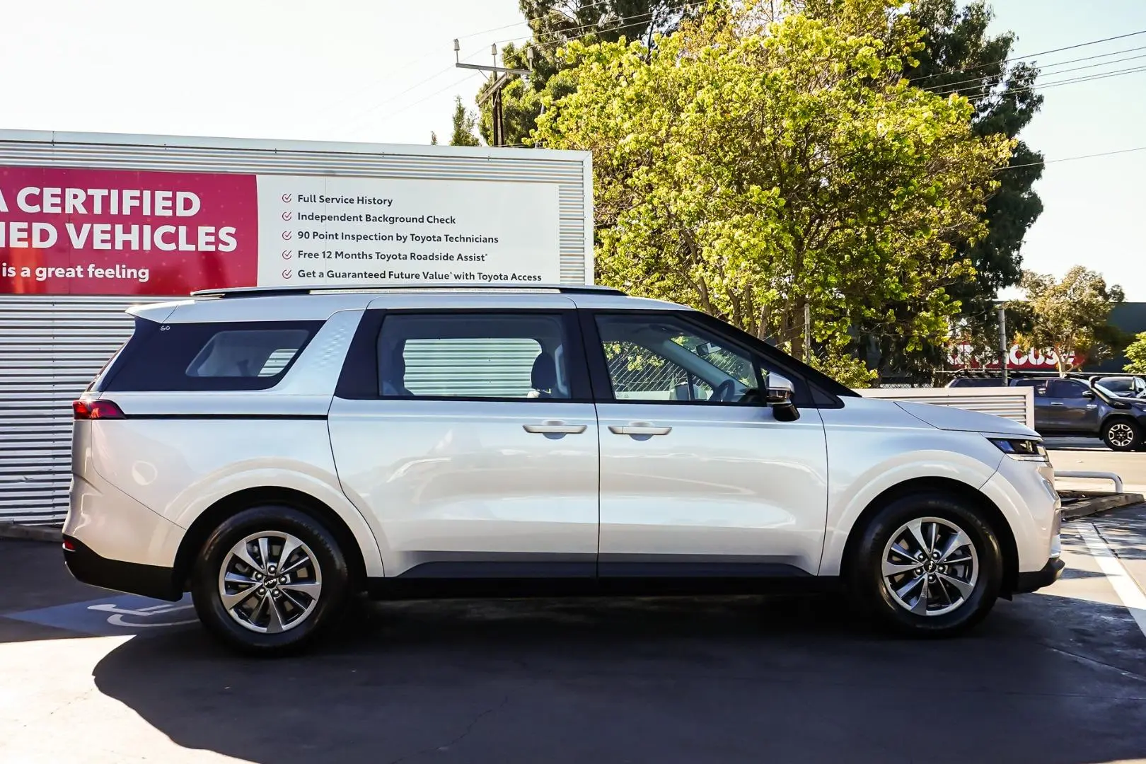 2022 Kia Carnival Gallery Image 3