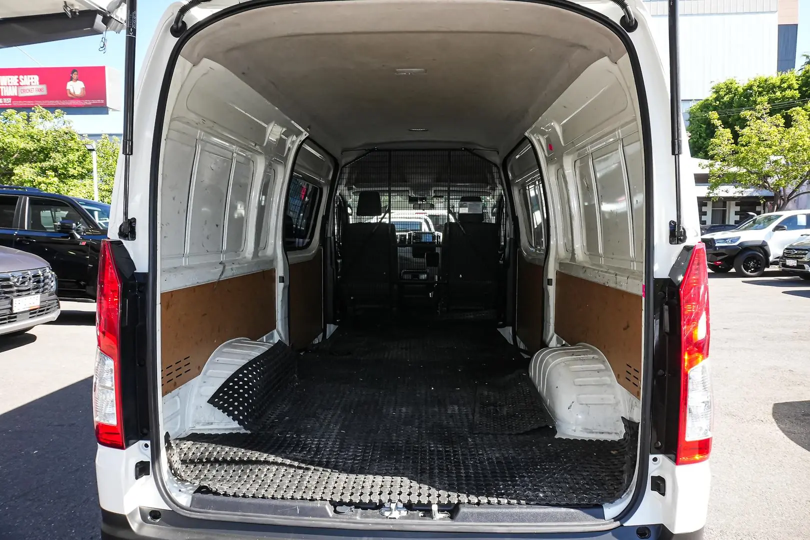 2022 Toyota Hiace Gallery Image 10