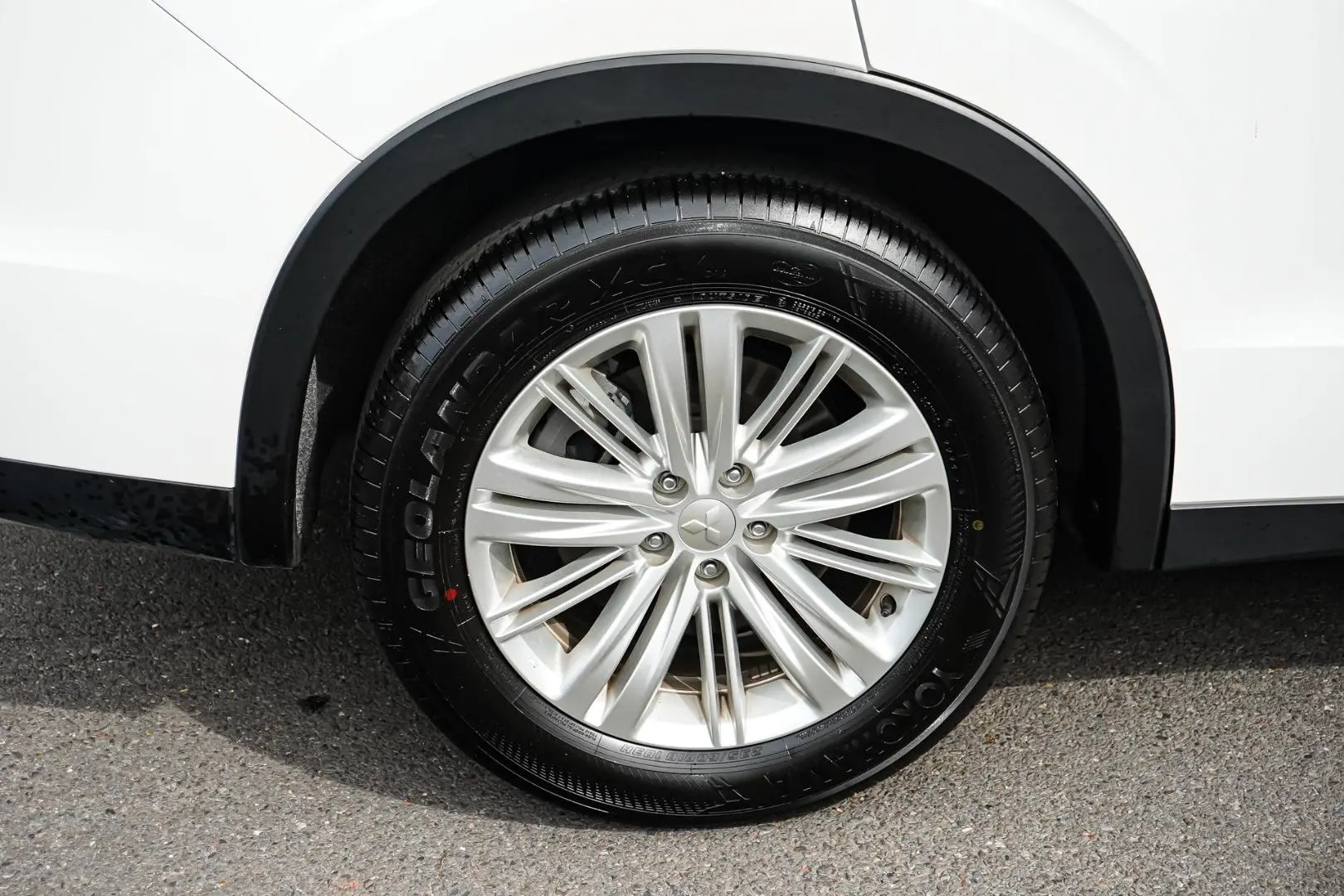 2024 Mitsubishi Outlander Gallery Image 17