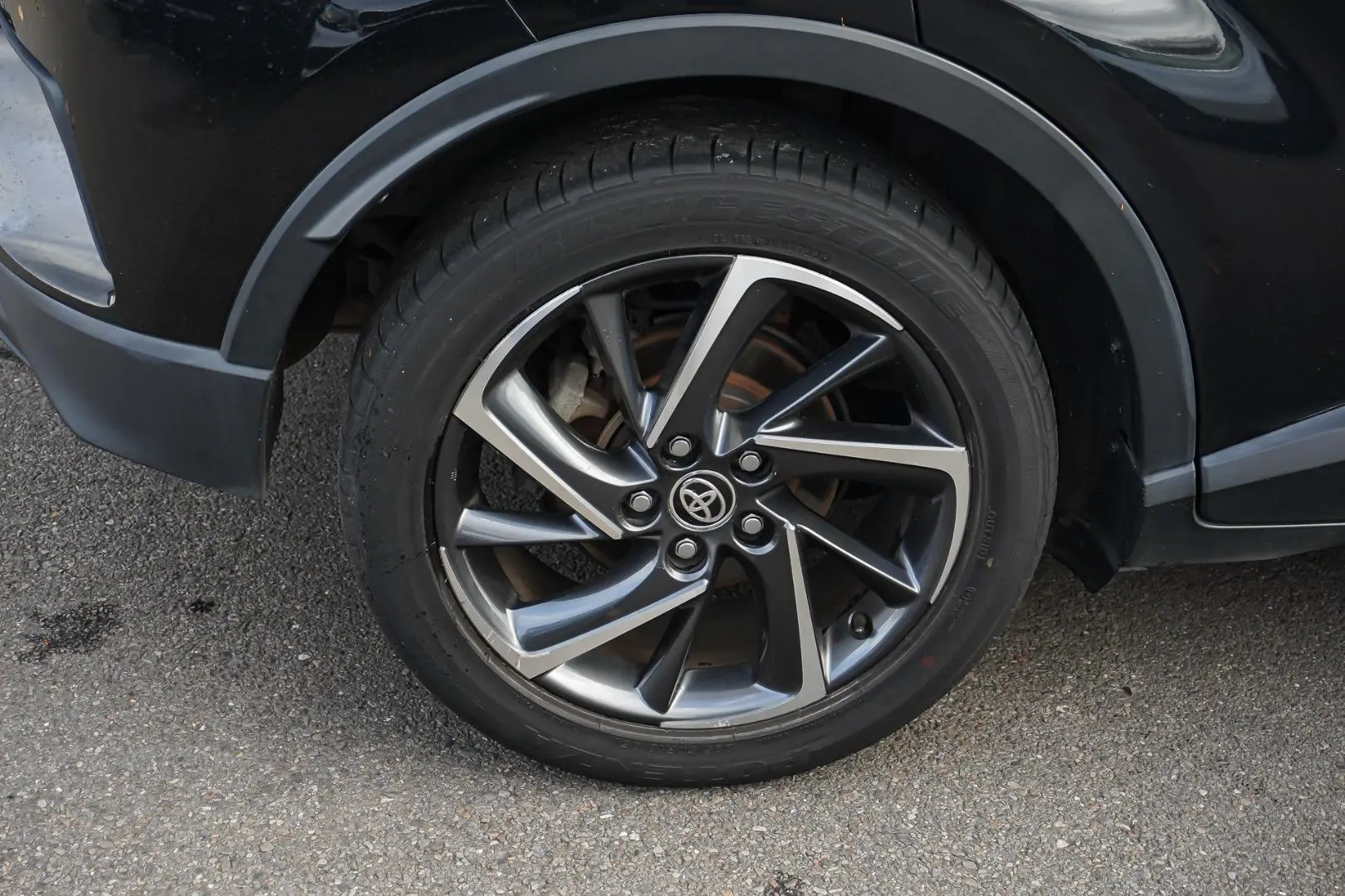 2019 Toyota C-HR Gallery Image 19