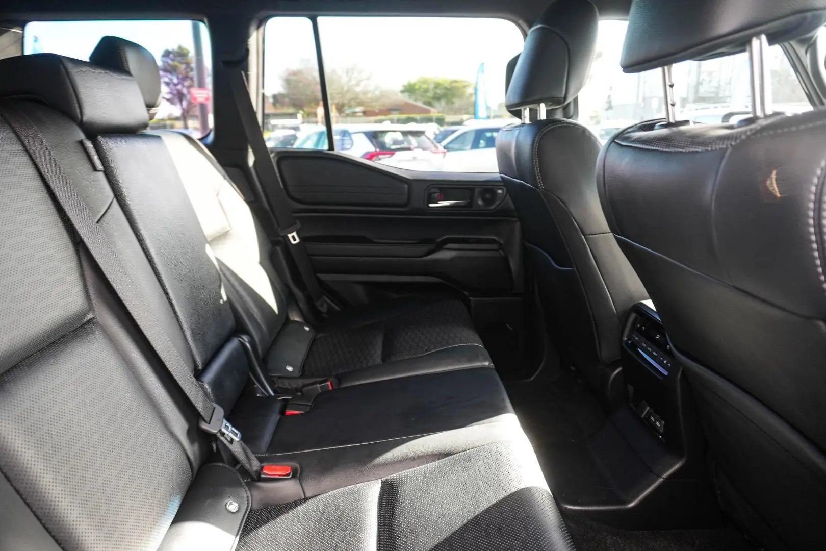 2024 Toyota Landcruiser Prado Gallery Image 9