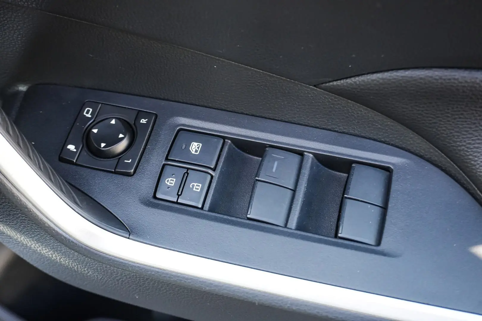 2022 Toyota RAV4 Gallery Image 17