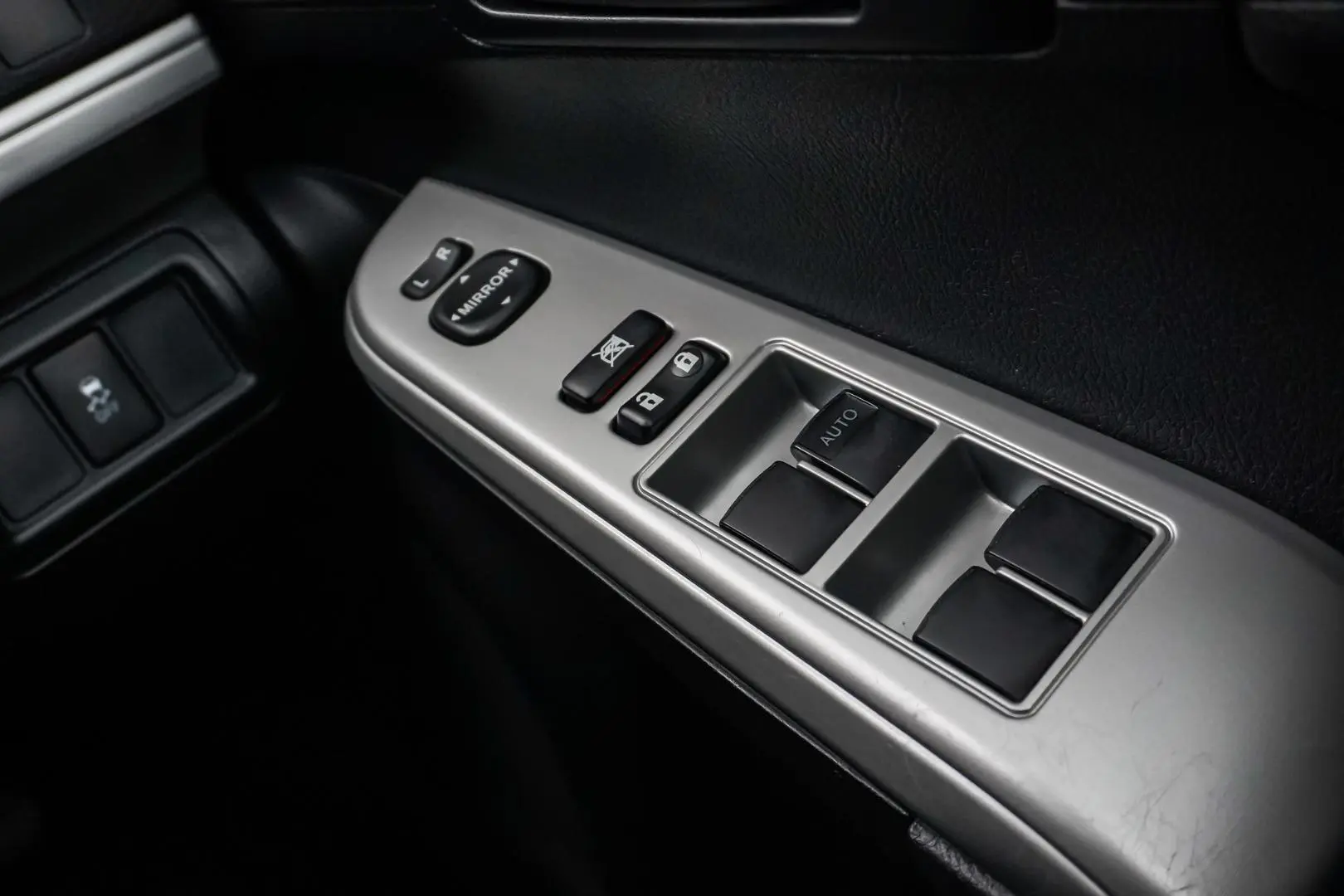 2015 Toyota Camry Gallery Image 21