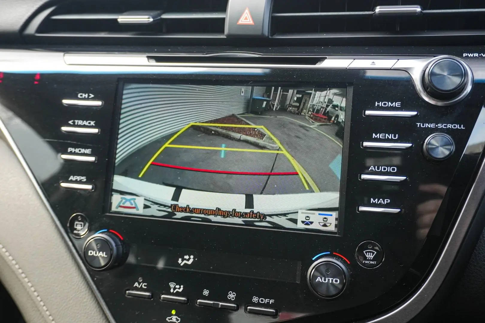 2017 Toyota Camry Gallery Image 22