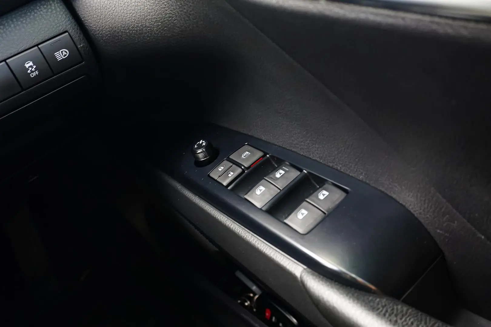 2019 Toyota Camry Gallery Image 20