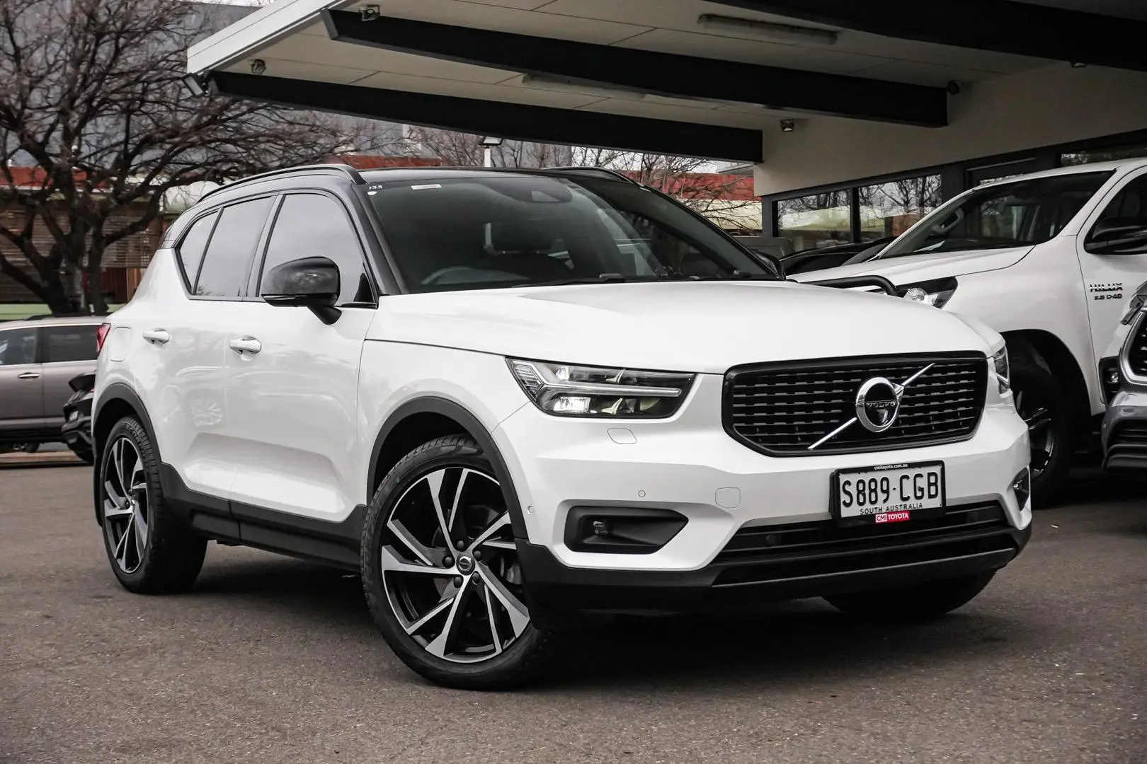 2020 Volvo XC40 Gallery Image 1