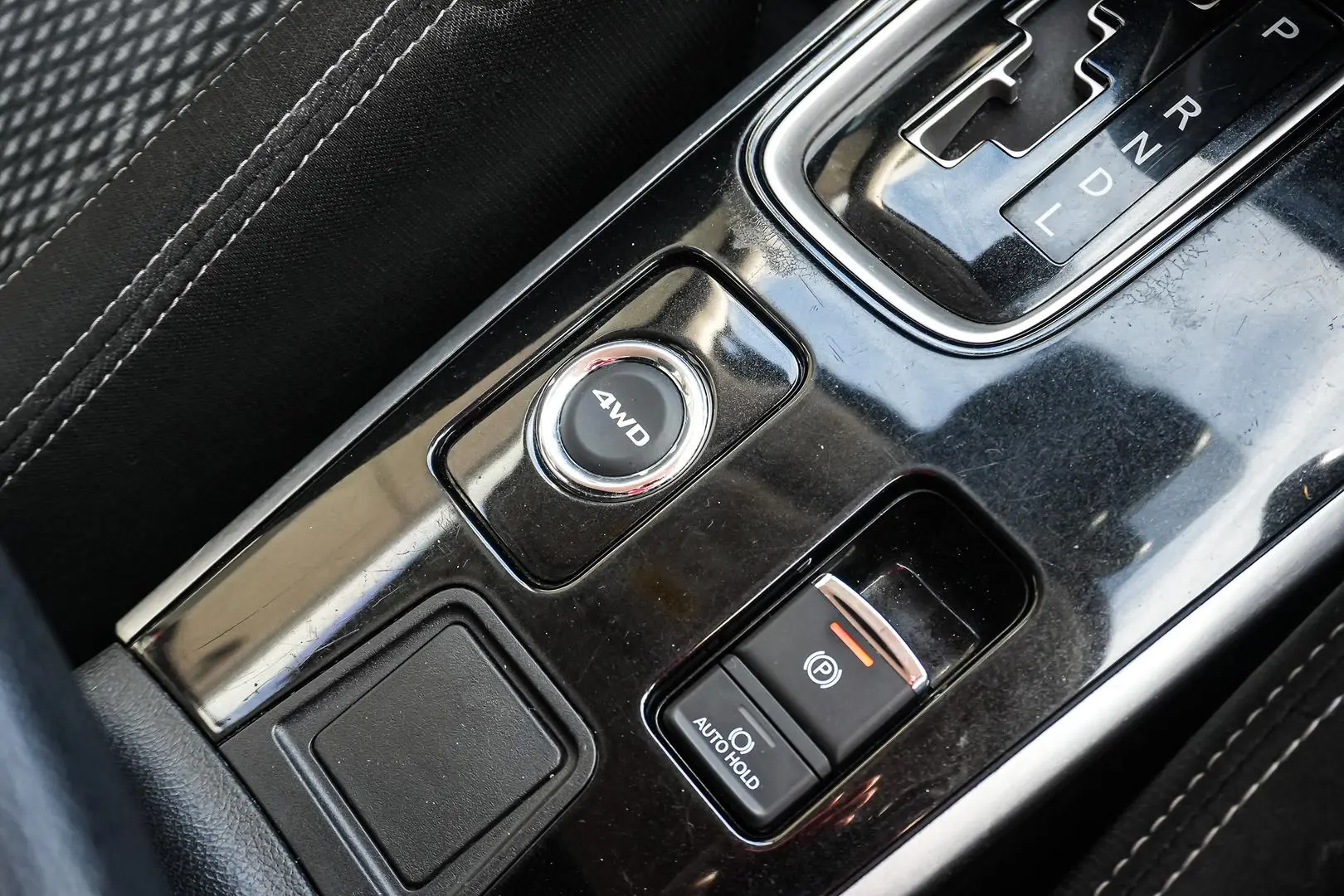 2018 Mitsubishi Outlander Gallery Image 17