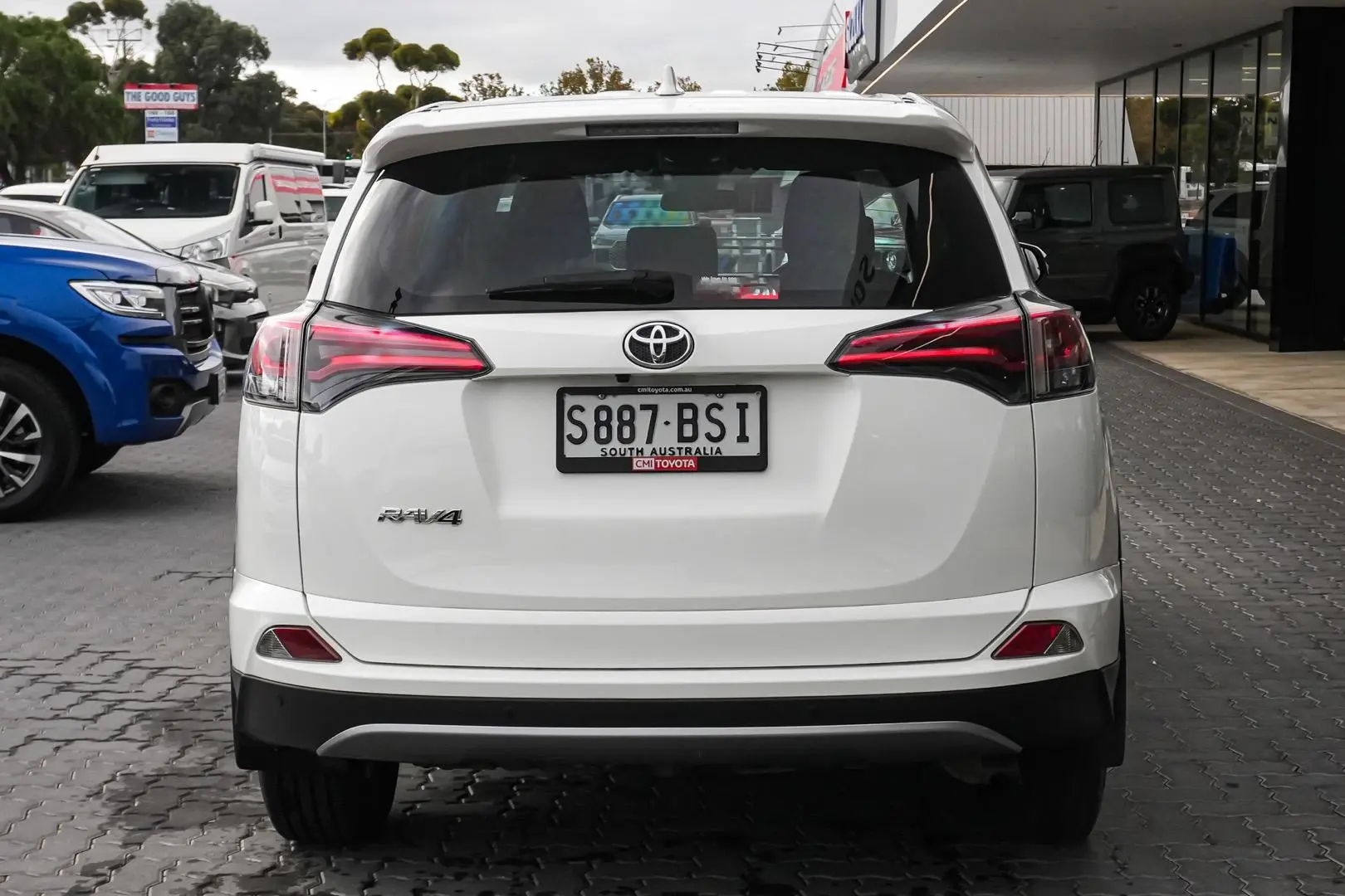 2017 Toyota RAV4 Gallery Image 6