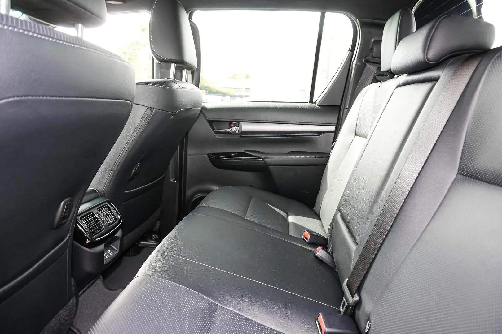 2024 Toyota Hilux Gallery Image 13