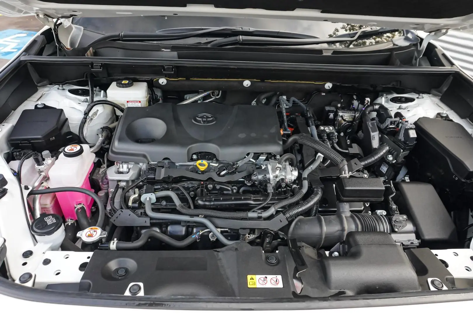 2024 Toyota RAV4 Gallery Image 25