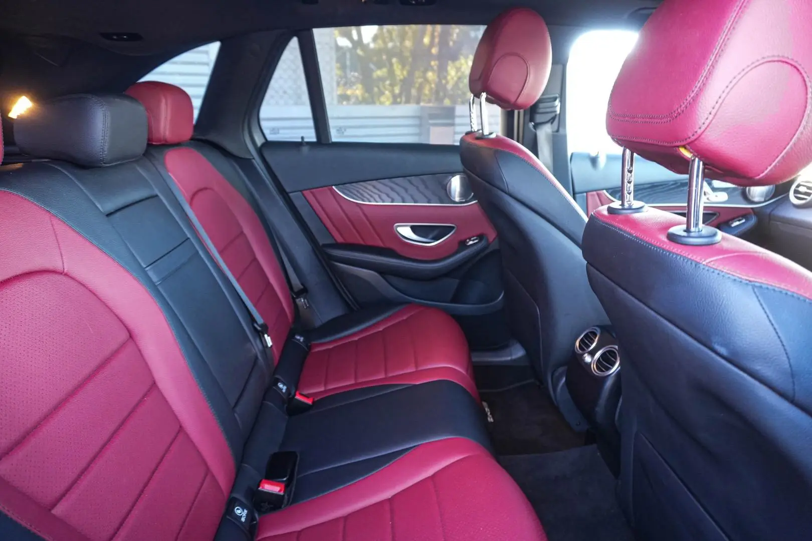 2021 Mercedes-Benz GLC-Class Gallery Image 9
