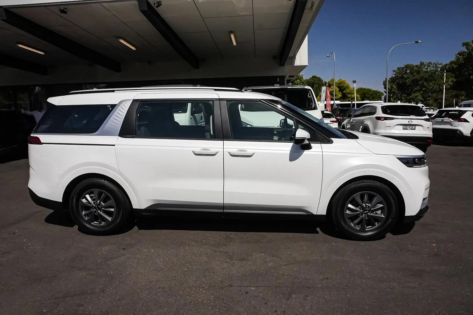 2022 Kia Carnival Gallery Image 4