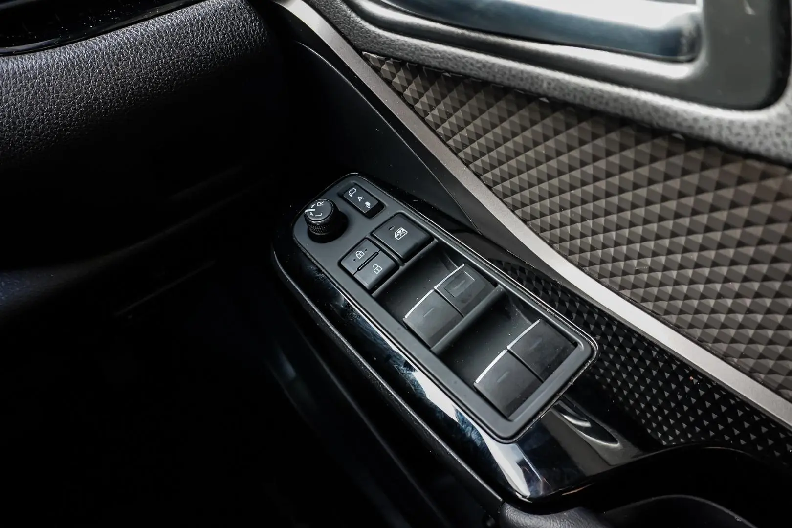 2020 Toyota C-HR Gallery Image 22