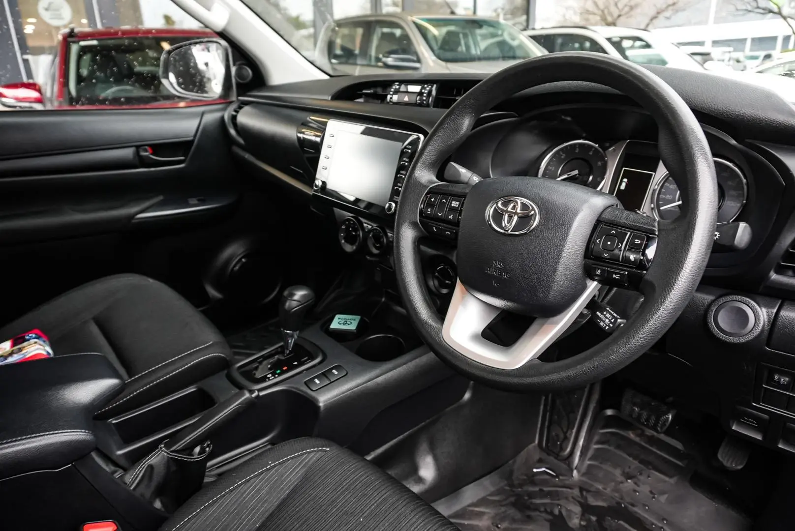 2022 Toyota Hilux Gallery Image 7