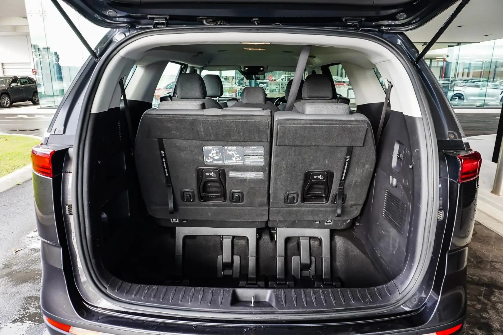 2022 Kia Carnival Gallery Image 9