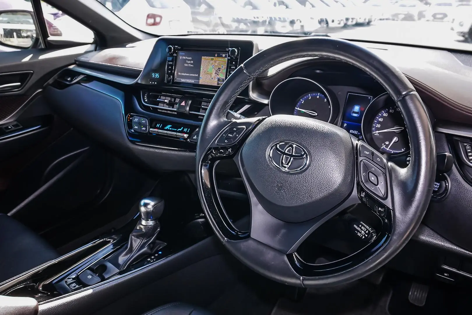 2017 Toyota C-HR Gallery Image 7