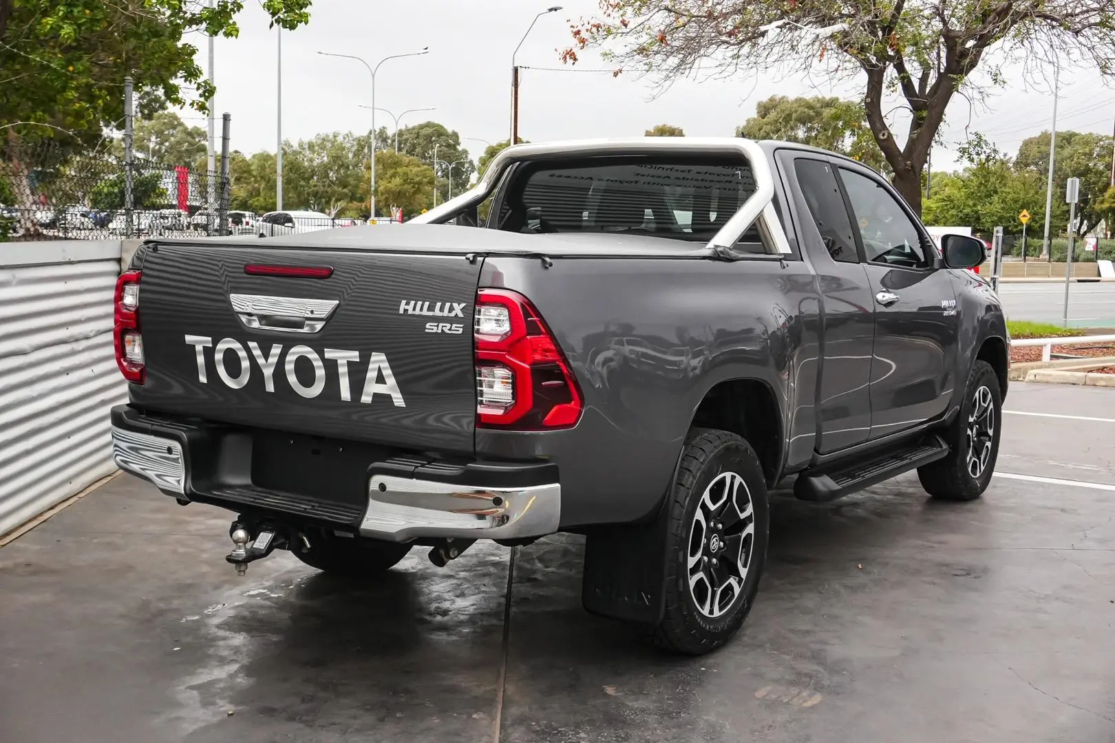 2021 Toyota Hilux Gallery Image 3
