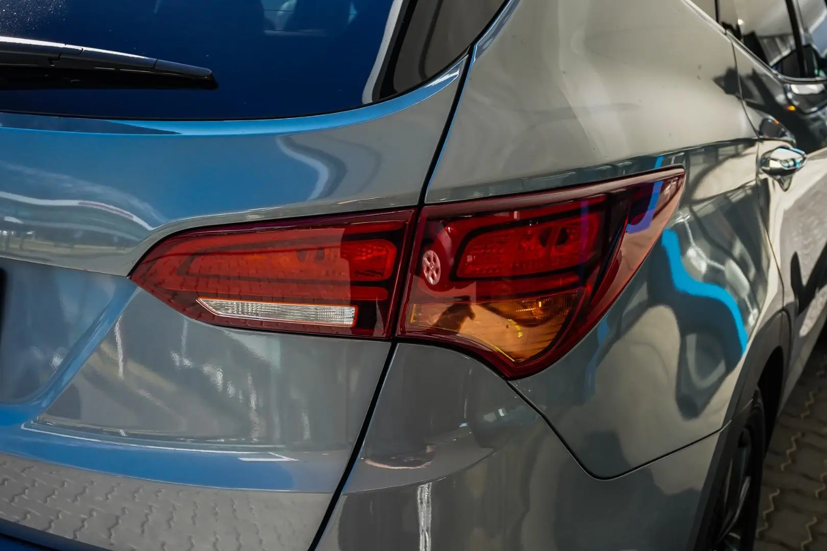 2017 Hyundai Santa Fe Gallery Image 13