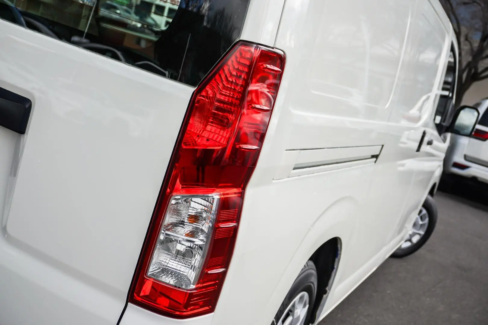 2019 Toyota Hiace Gallery Image 12