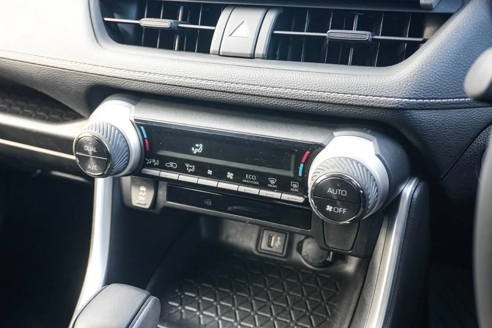 2024 Toyota RAV4 Gallery Image 23