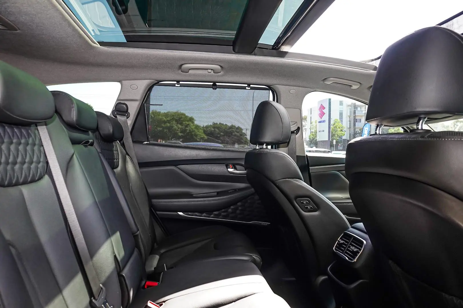 2019 Hyundai Santa Fe Gallery Image 9