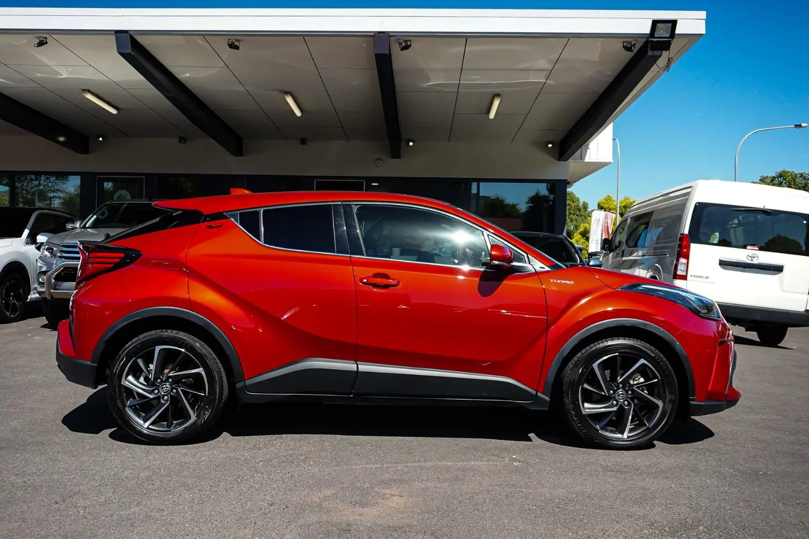 2023 Toyota C-HR Gallery Image 4