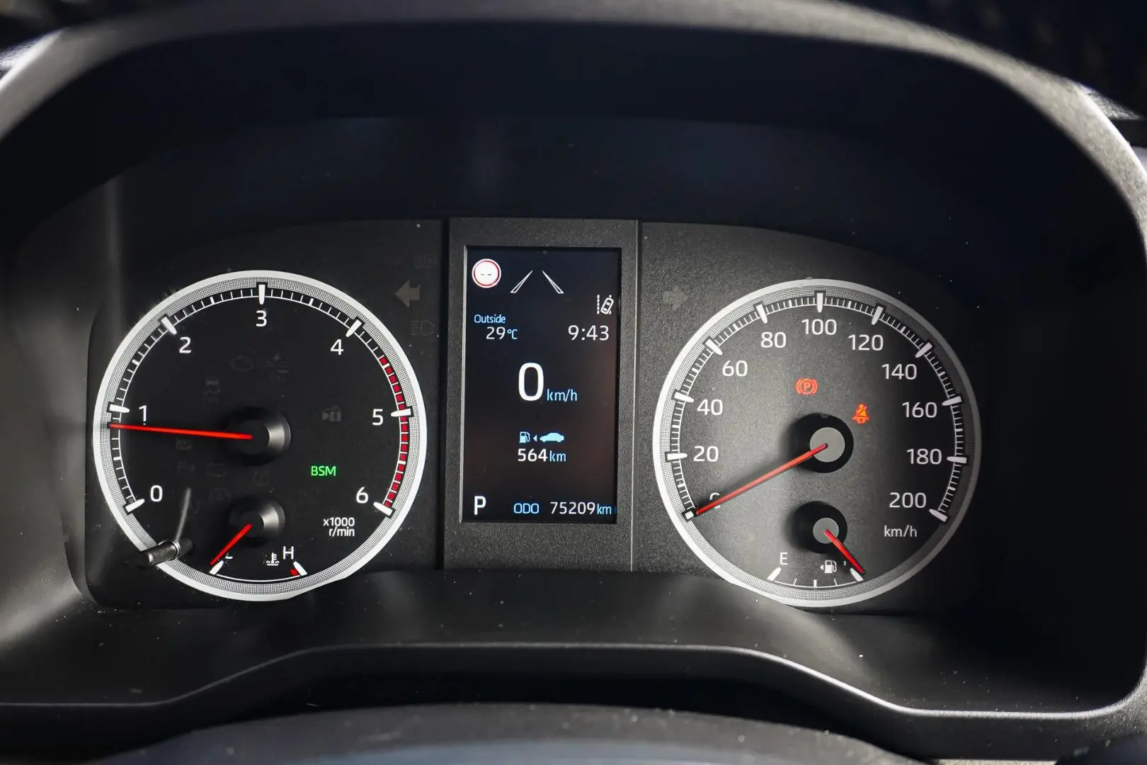 2022 Toyota Hiace Gallery Image 15