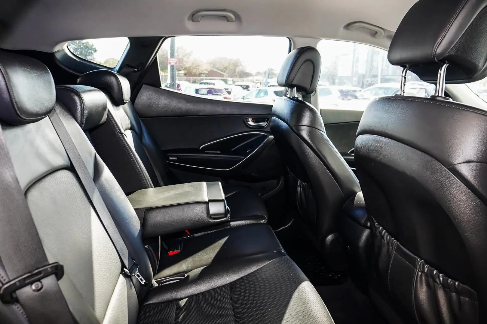 2017 Hyundai Santa Fe Gallery Image 7