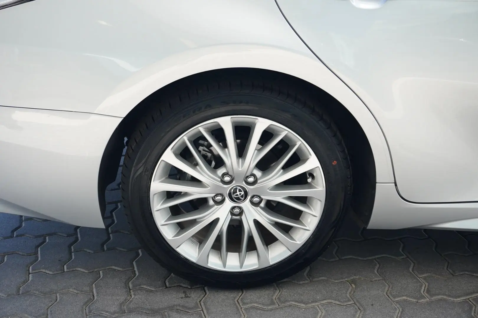 2019 Toyota Camry Gallery Image 19