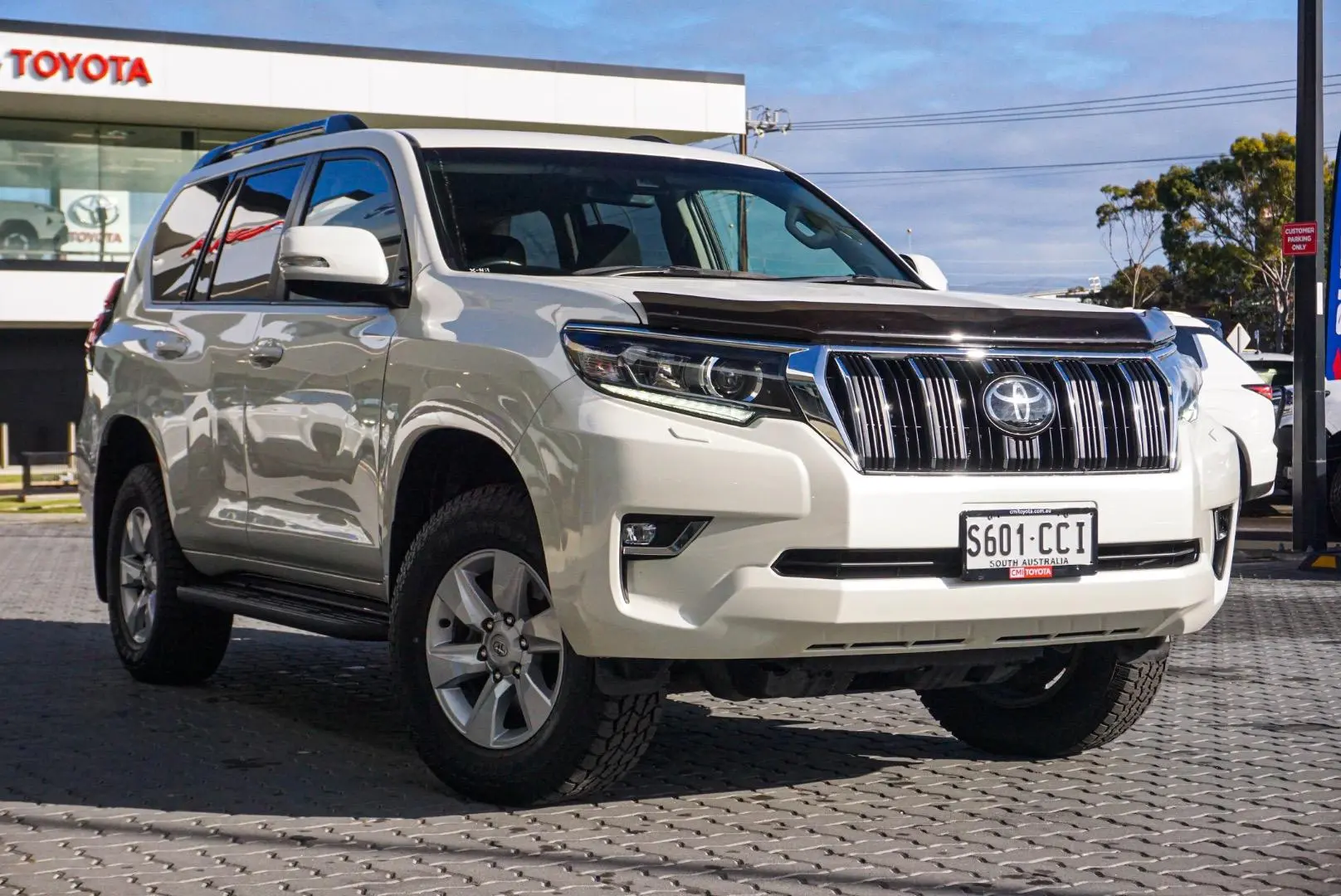 2019 Toyota Landcruiser Prado Gallery Image 2