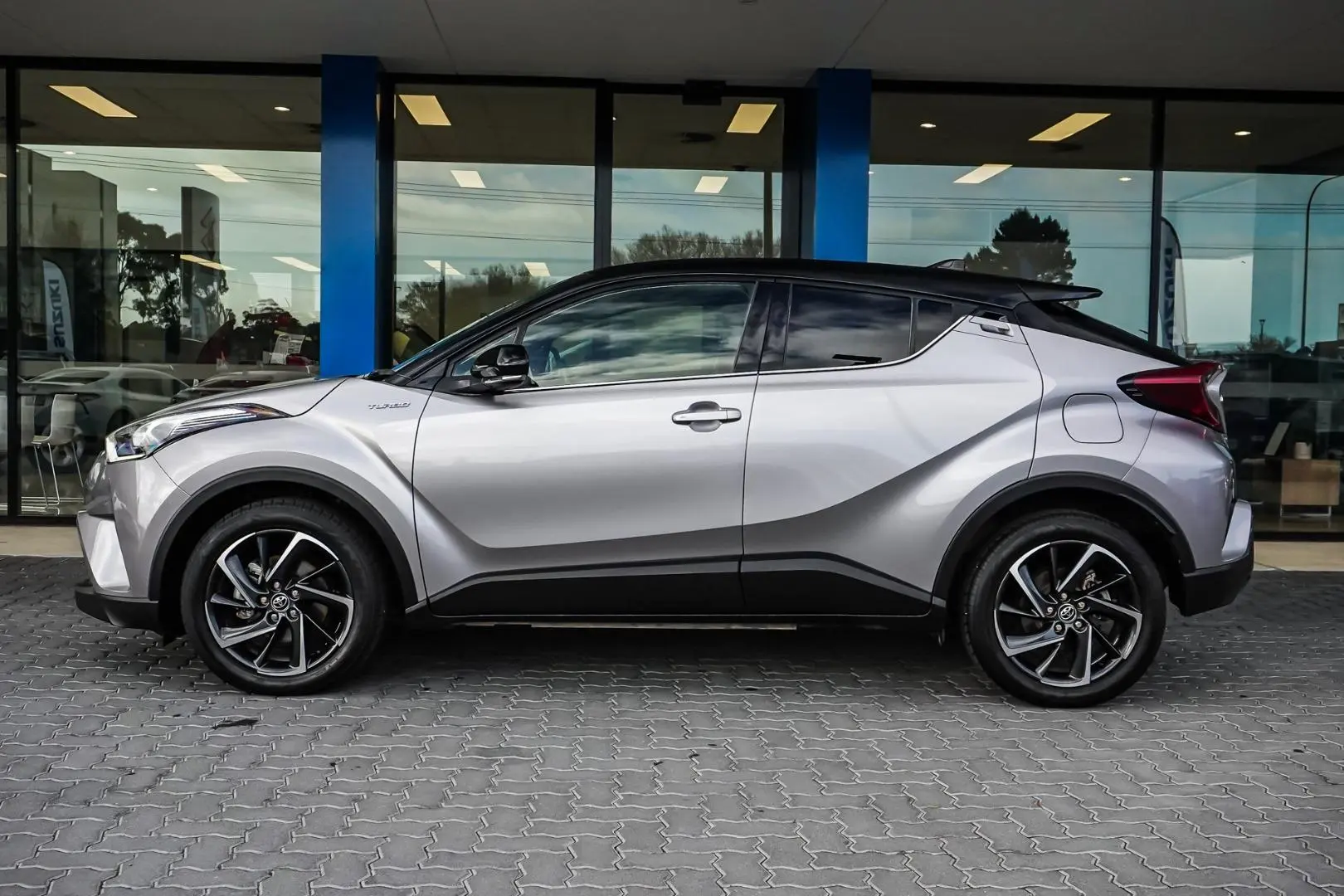 2019 Toyota C-HR Gallery Image 4
