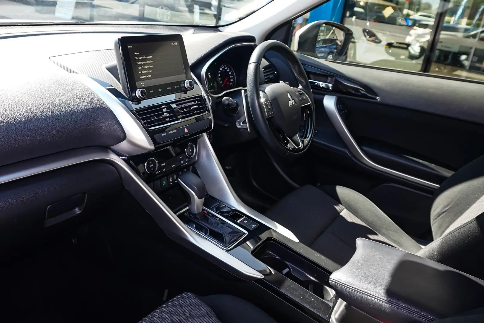2023 Mitsubishi Eclipse Cross Gallery Image 11
