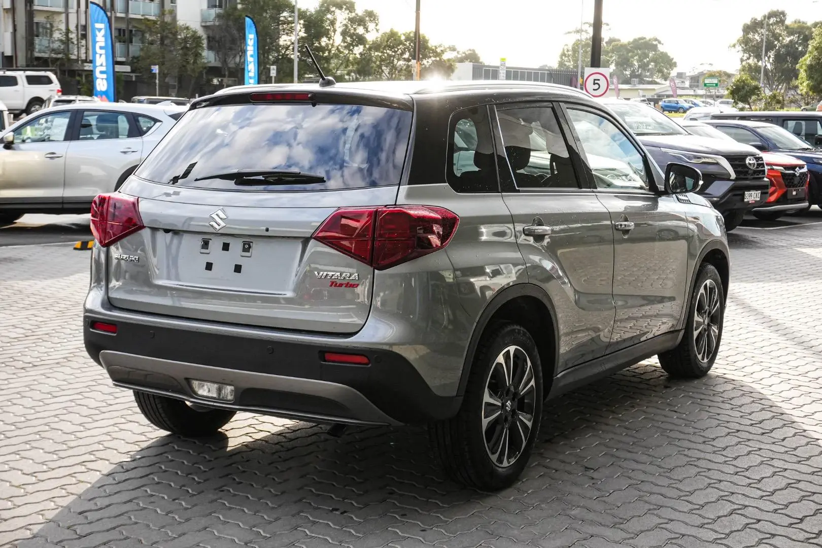 2023 Suzuki Vitara Gallery Image 3