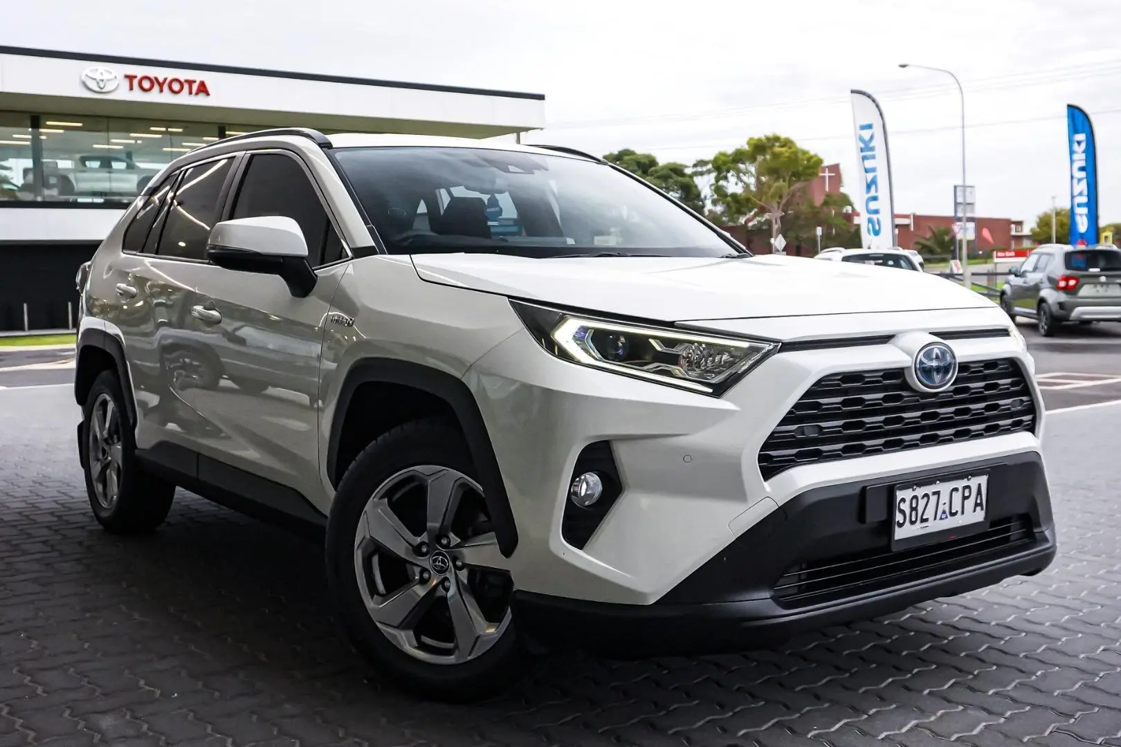 2019 Toyota RAV4 Gallery Image 2