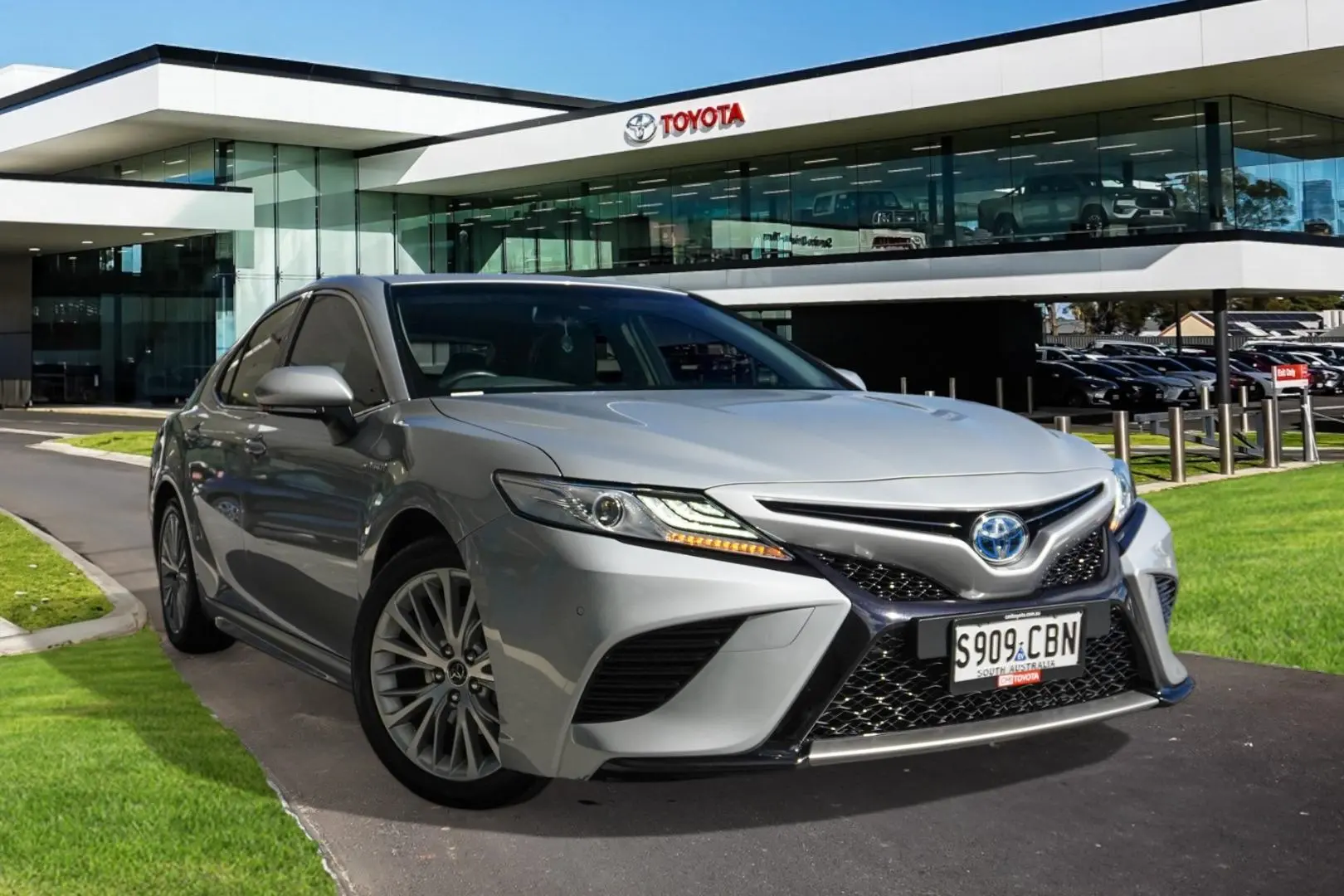 2019 Toyota Camry Gallery Image 1