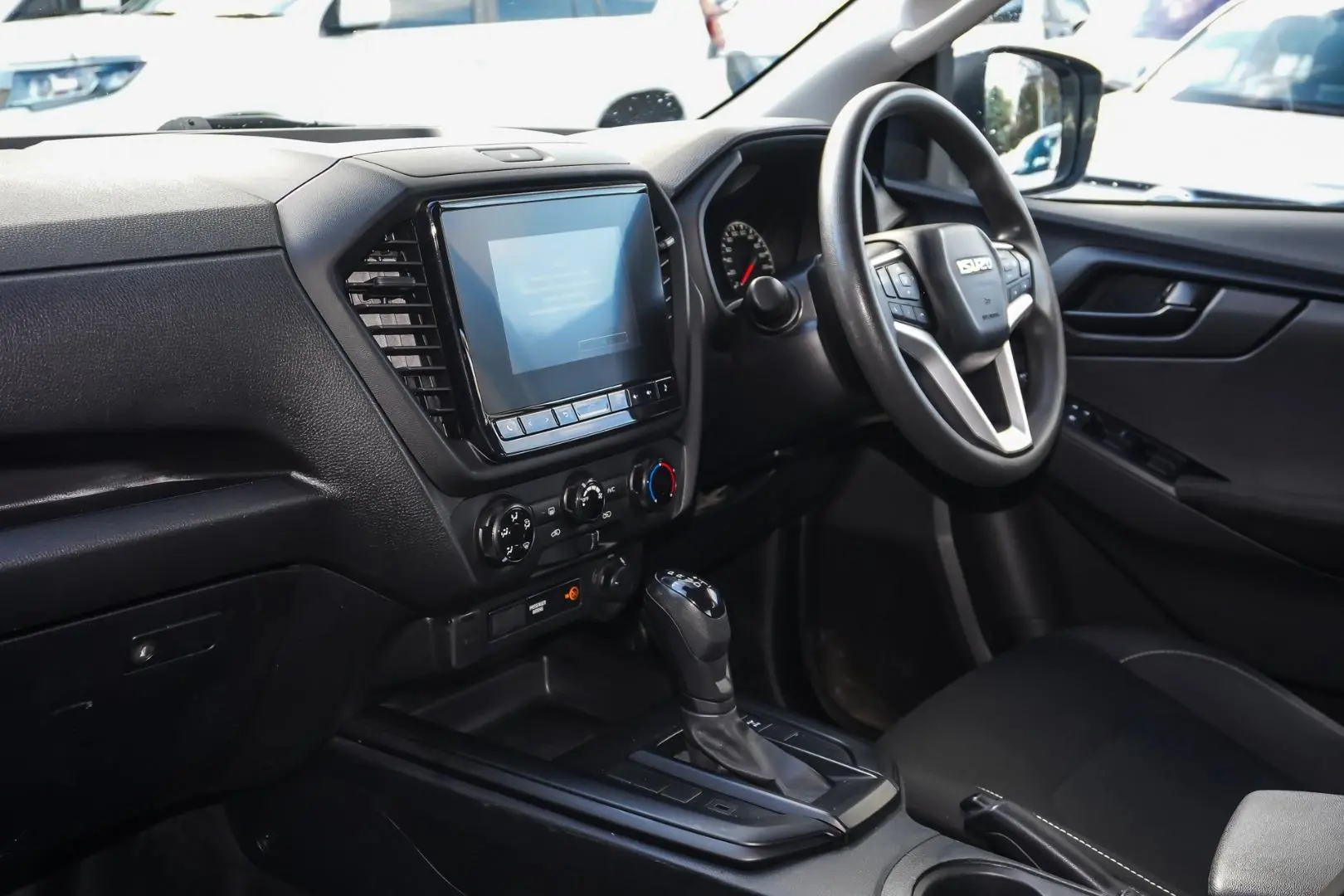 2021 Isuzu D-MAX Gallery Image 9
