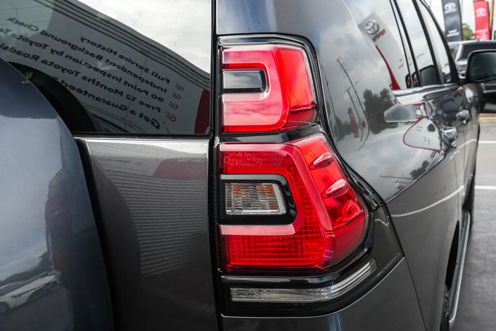 2018 Toyota Landcruiser Prado Gallery Image 14