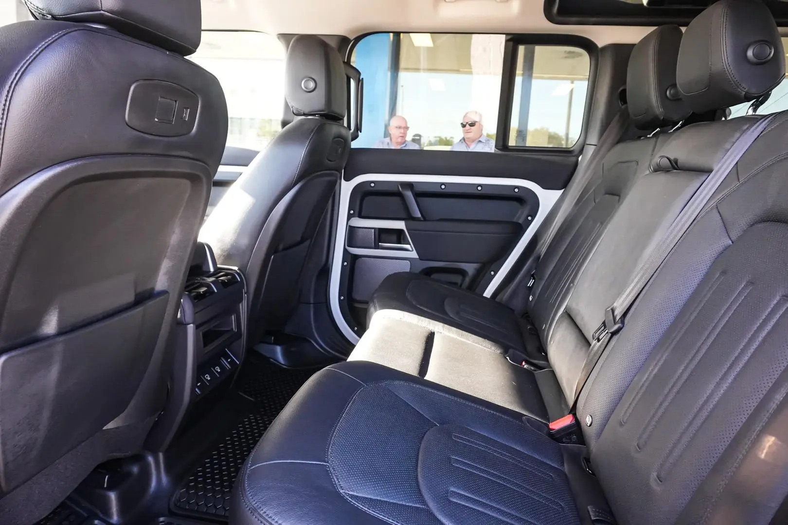 2021 Land Rover Defender Gallery Image 13